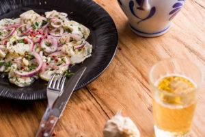 Handkäse Äppler und Bembel als Catering Menü