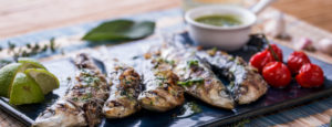 Gegrillte Sardinen mit Oliven-Limetten Salsa